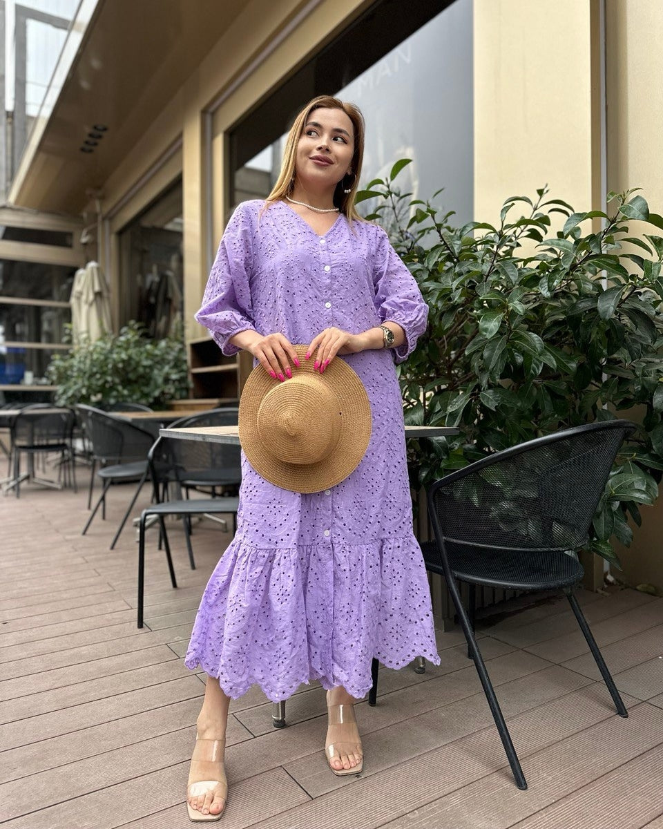 Robe à broderie anglaise à boutons
