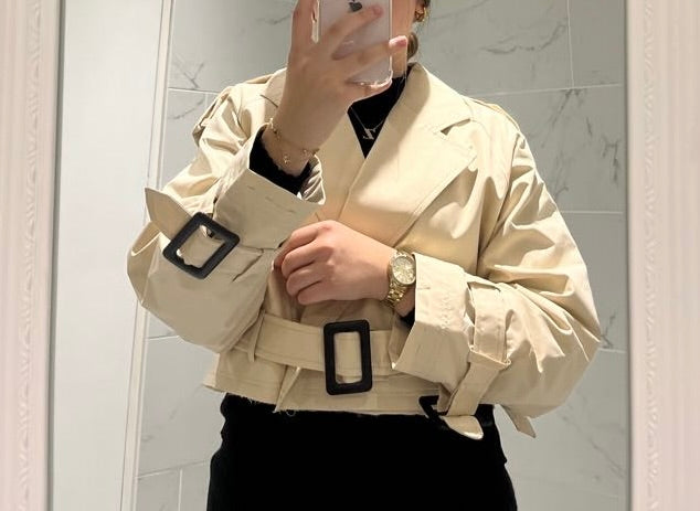Trench court beige à ourlet ceinturé