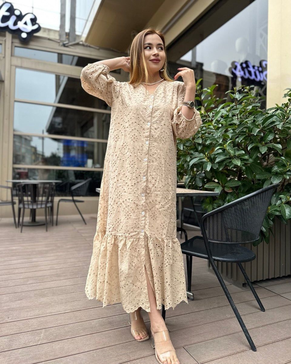 Robe à broderie anglaise à boutons