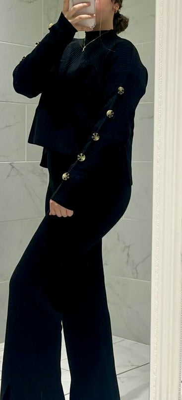 Ensemble pull et pantalon noir