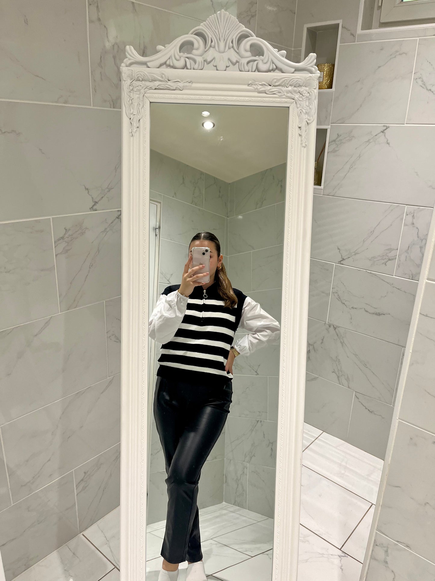 Pull zippé sans manches à rayures