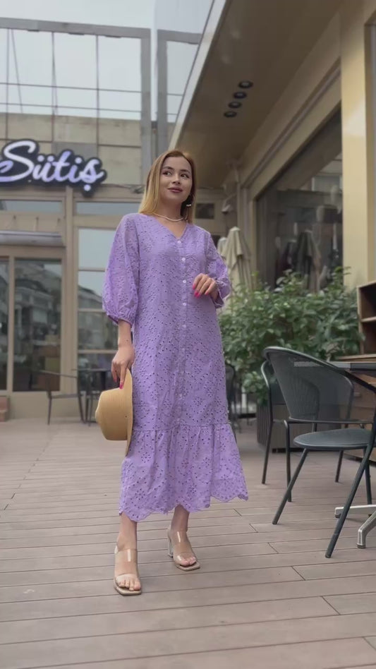Robe à broderie anglaise à boutons